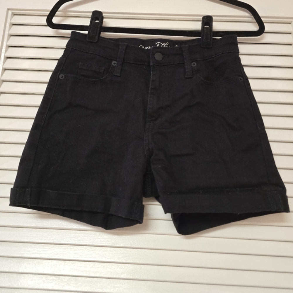Universal Thread - Black Classic High Rise Midi Shorts With Pockets